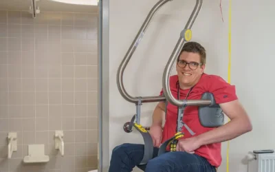 ¿Cómo llevar al baño a una persona que no puede caminar? Soluciones para hacerlo con seguridad