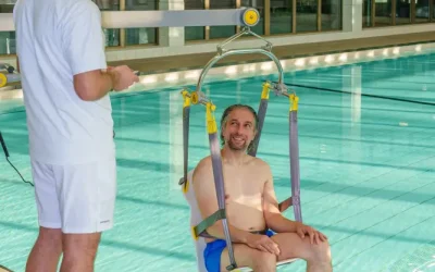 Cómo elegir una grúa de piscina para personas con movilidad reducida