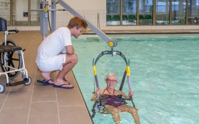Grúa de piscina fija o móvil: cuál elegir según tu instalación (guía completa)
